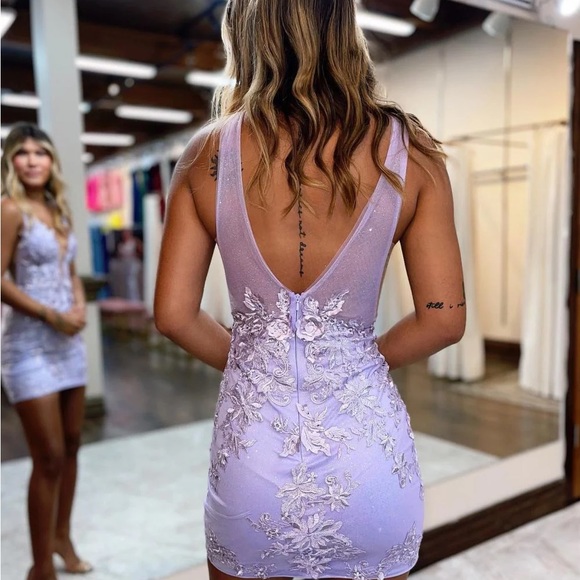 Bodycon Deep V-Neck Homecoming Dresses With Applique Never worn new with tags - Picture 2 of 2